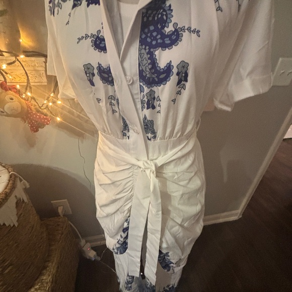 Brand new never worn blue and white cotton button down dress with tie - Picture 3 of 4